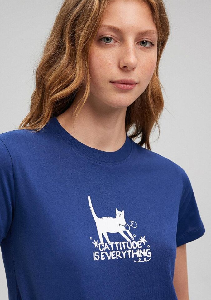 MAVİ KADIN KEDİ BASKILI GRAFIK TIŞORT Koyu Saks Mav 1612202-70722