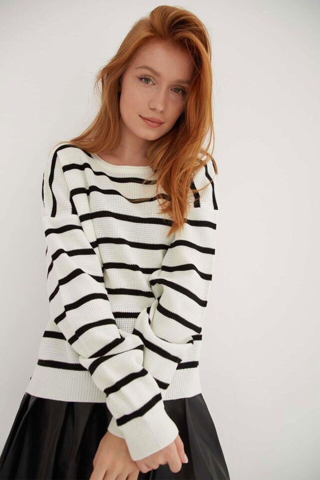 FASHION FRIENDS KADIN ÇİZGİLİ KAZAK 24K0477K1