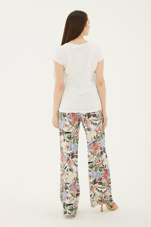 FASHION FRIENDS KADIN V YAKA CEPLİ T-SHİRT 23Y-TST0710K1