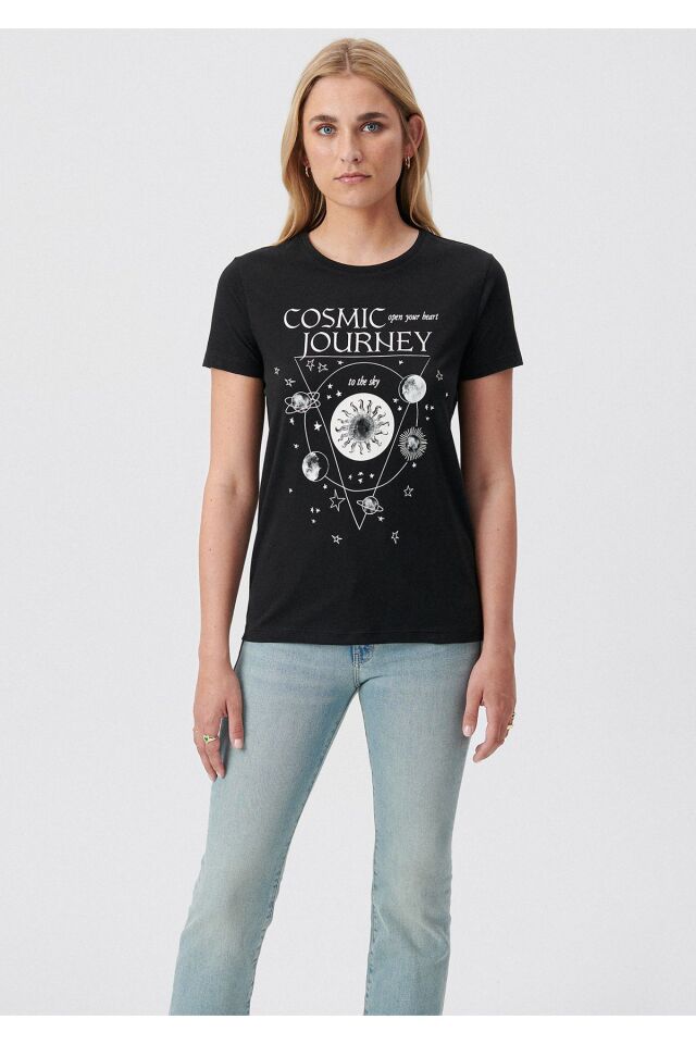 MAVİ KADIN COSMIC JOURNEY BASKILI GRAFİK TİŞÖRT Siy 1611725-900 SİYAH - L