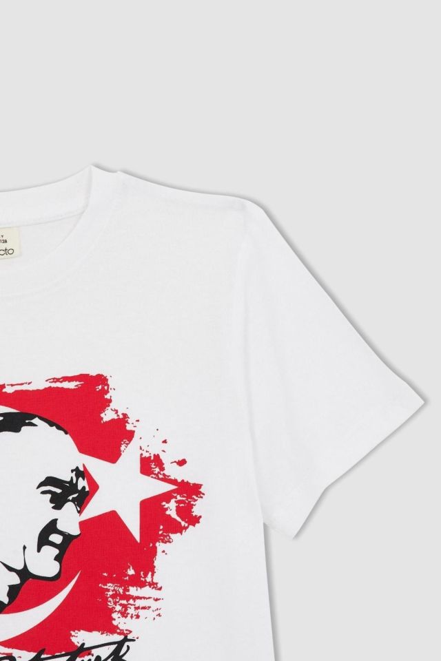 DEFACTO ERKEK ÇOCUK 23 NİSAN ATATÜRK BASKILI KISA KOLLU TİŞÖRT Z5403A6