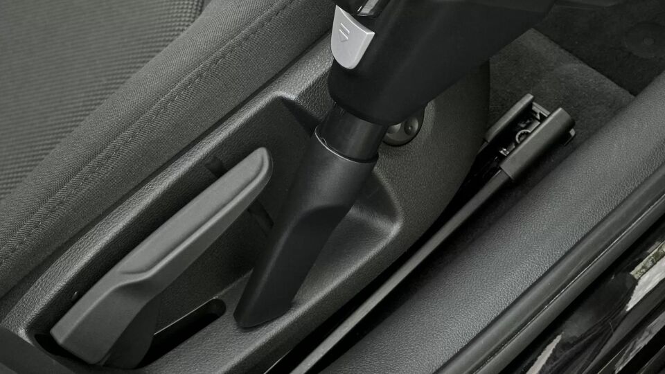 BOSCH DİK ŞARJLI ELEKTRİK SÜPÜRGESİ BCS712XXL