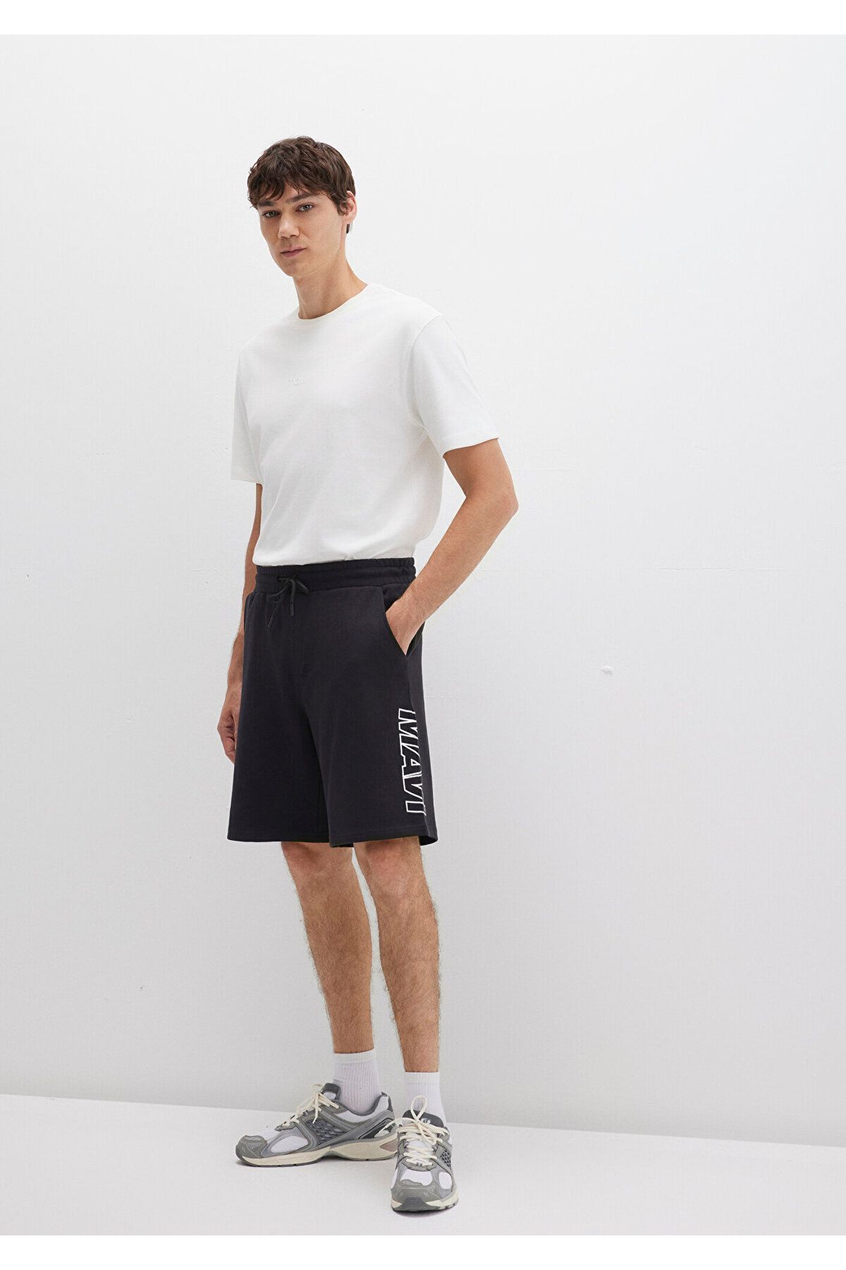 MAVİ ERKEK MAVİ BASKILI ŞORT  Siyah 0410225-900