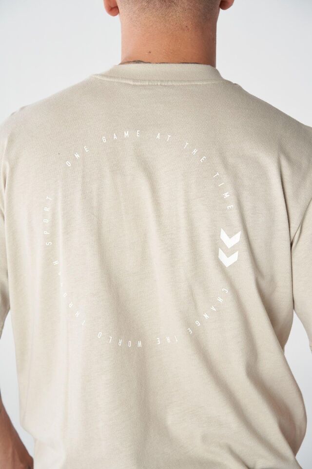 HUMMEL ERKEK KISA KOL T-SHIRT HMLSEAN OVERSIZE T-SHIRT S/S 911856