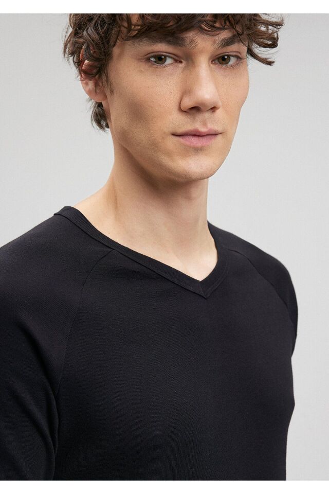 MAVİ ERKEK V YAKA TİŞÖRT  Siyah 061313-902