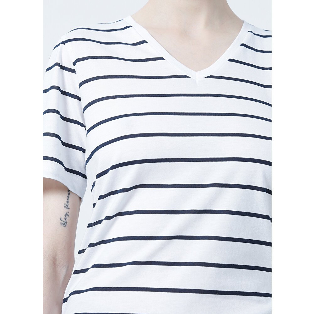 FASHİON FRİENDS KADIN V Yaka Çizgili T-Shirt 22Y0067K1