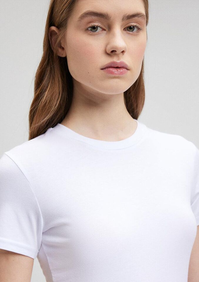 MAVİ KADIN YUVARLAK YAKA BASIC TİŞÖRT BEYAZ 1600963-620