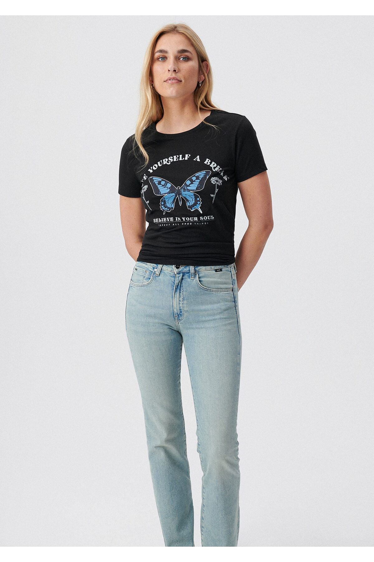 MAVİ KADIN GIVE YOURSELF A BREAK BASKILI GRAFİK TİŞ 1611695-900 SİYAH - S