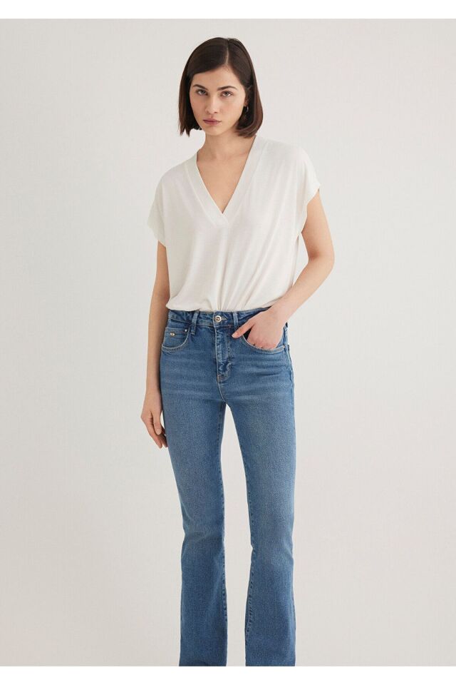 MAVİ KADIN KOLSUZ PENYE UST Kırık Beyaz 1612250-70057