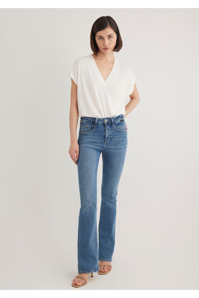 MAVİ KADIN KOLSUZ PENYE UST Kırık Beyaz 1612250-70057