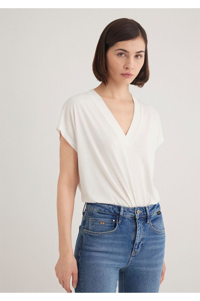 MAVİ KADIN KOLSUZ PENYE UST Kırık Beyaz 1612250-70057